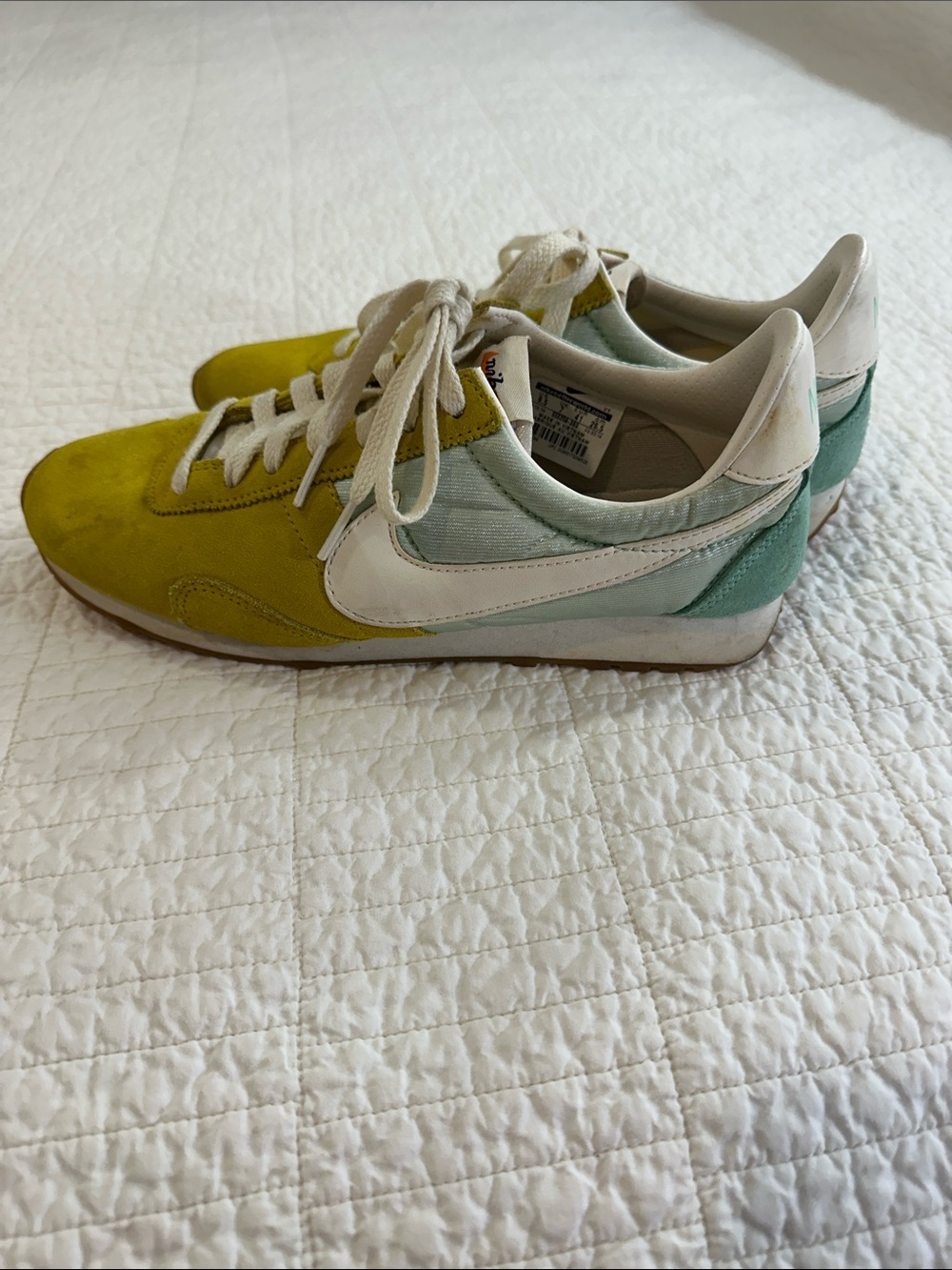Nike 9.5 Pre Montreal Vintage Racer Women’s Retro Sneakers Yellow & Mint - Picture 3 of 6